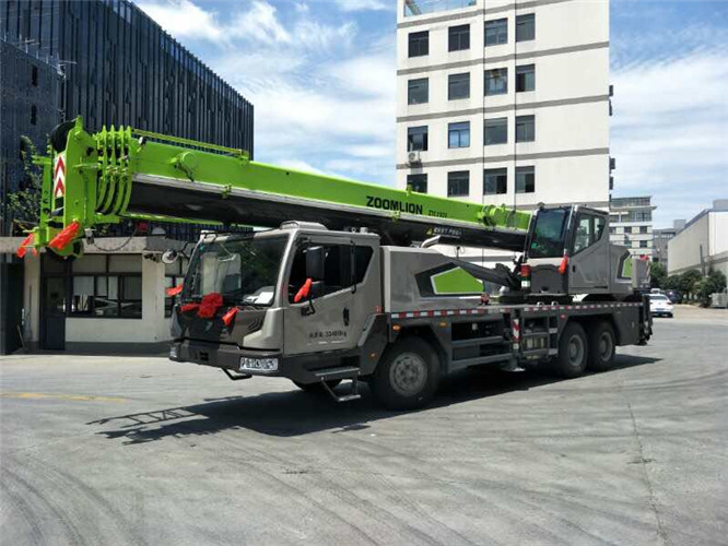 通辽市跨街广告牌的高空安装注意事项