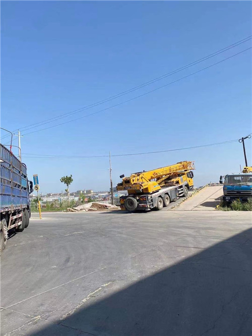 通辽市25吨吊车的租赁价格大概是多少？